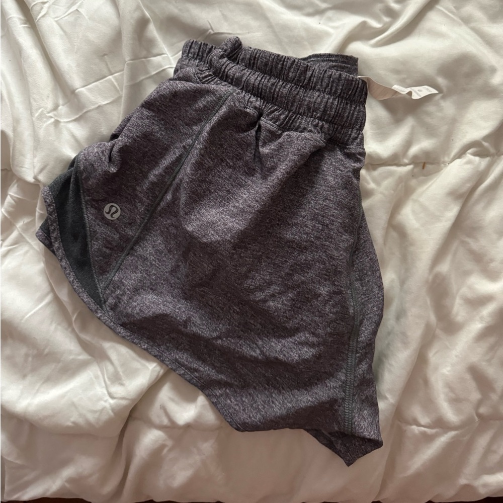 Lululemon hotty hot shorts 2.5”